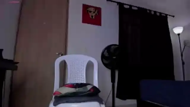 Chat +18 de Cloudy_pigDude ao vivo