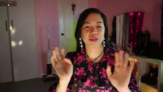 AsianSweetMilf's Webcam Show