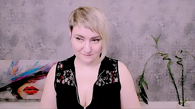 DjulliaのライブXXXチャット