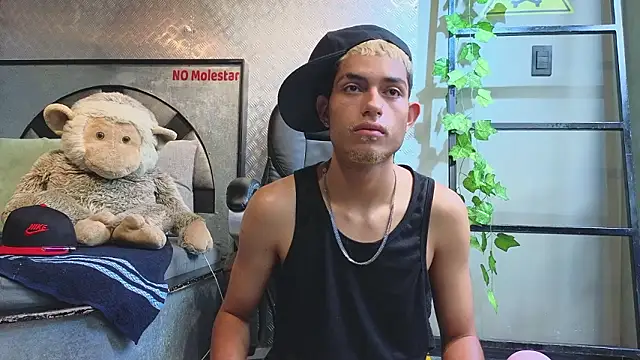 Онлайн чат XXX ItsZairen