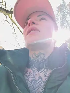 Chatroom XXX en direct de SkinnyLilly