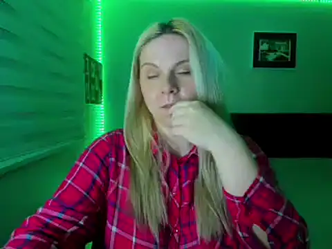 callme_iva's Webcam Show