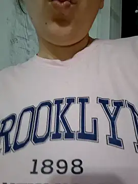 Emi_hot1 Adlı Modelin Canlı XXX Sohbeti