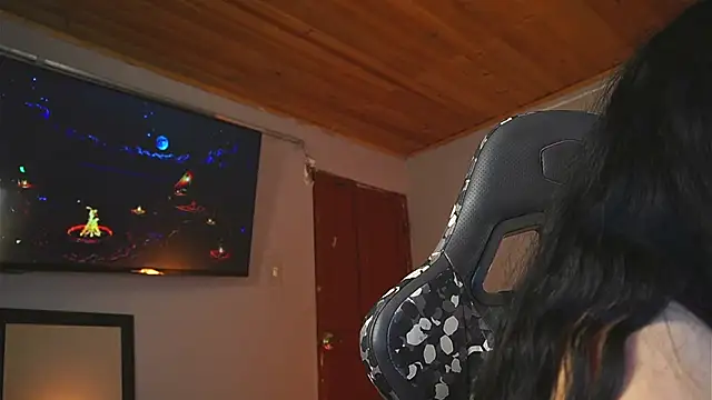 Pokazy przed kamerką – coraline_latin