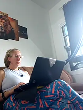 MILEIDE980's Live XXX Chat