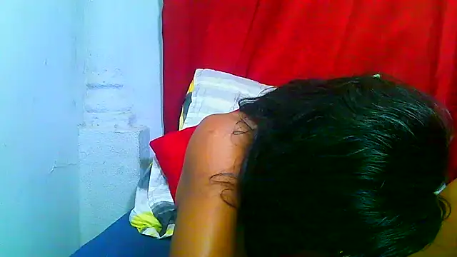 freaky_naughty: διαδικτυακό σόου στην κάμερα