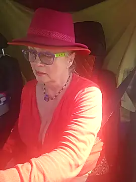 Hot-Muci: διαδικτυακό σόου στην κάμερα