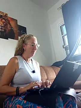 MILEIDE980 Adlı Modelin Canlı XXX Sohbeti