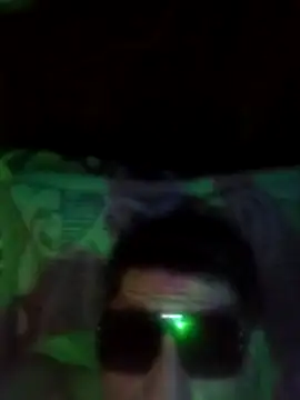 Juniorharo1982: διαδικτυακό σόου στην κάμερα