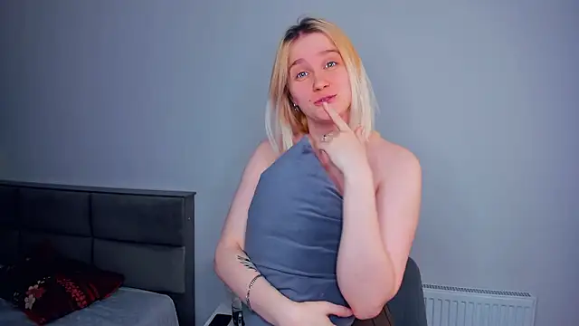 AveIinaStromain's Webcam Show