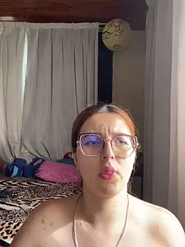 CoraVibes' Live XXX Chat