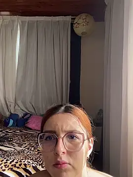 CoraVibes 라이브 XXX 채팅