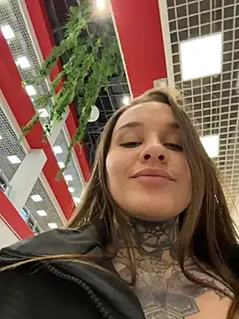 KishaMur Adlı Modelin Canlı XXX Sohbeti