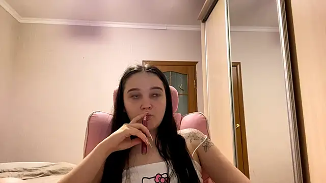 TrulaPhay élő XXX-chatje