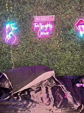 RenaThickAss élő XXX-chatje