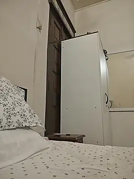 Chat +18 de NakedMILFx ao vivo