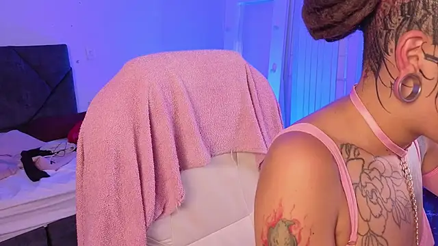 XXX chat uživo modela _sharlotte777