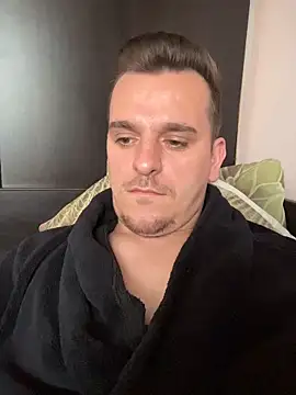 Huge_cock22cm: διαδικτυακό σόου στην κάμερα