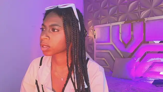 Queen_perla_'s Live XXX Chat