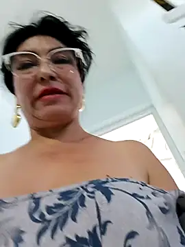 XXX chat uživo modela katysquirtdirty