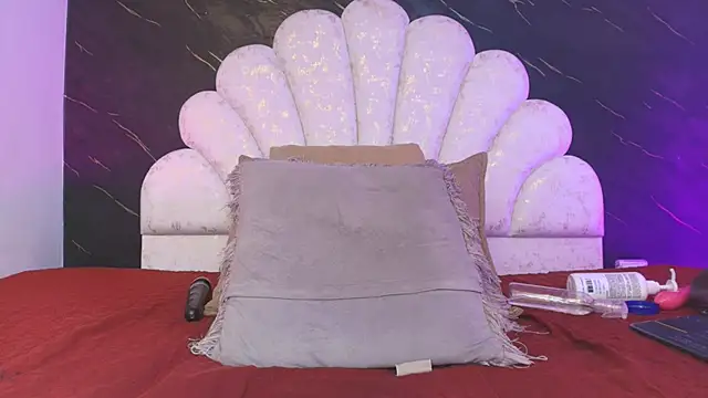 Chat +18 de _MiaBrown_ ao vivo