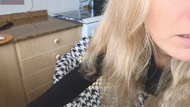 Lunamix's Webcam Show