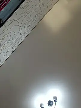 AvrilMillers 现场XXX聊天