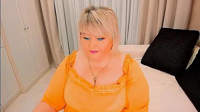 BIGTITSBBW: διαδικτυακό σόου στην κάμερα