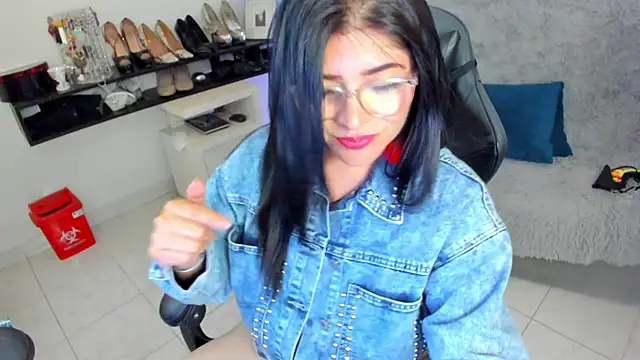 BellaFlaming Adlı Modelin Canlı XXX Sohbeti