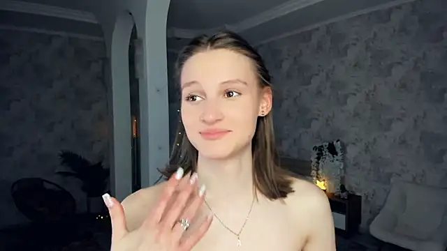 LianneBynon Show in webcam