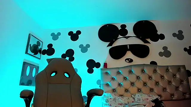 Chat +18 de AdharaSkinny_ ao vivo