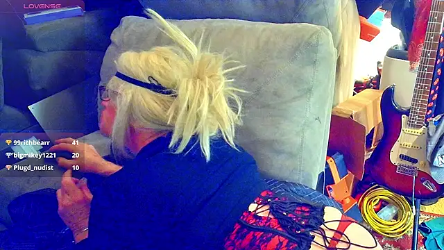 Онлайн чат XXX DoMeDoggyNow