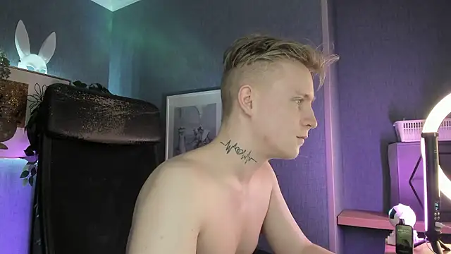 AlexxSweet: вебкам-шоу