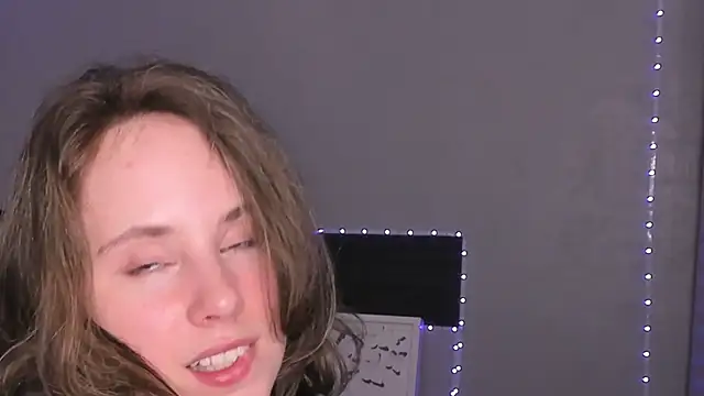 CrystaLeah: онлайн-секс-чат