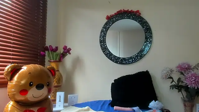 Maye_Milf_ élő XXX-chatje