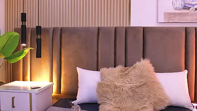 SaraLugo Adlı Modelin Canlı XXX Sohbeti