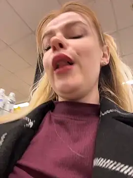 Show modela HarrietDart na web-kameri