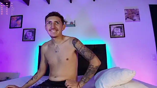 sarah_and_taylor live XXX chat