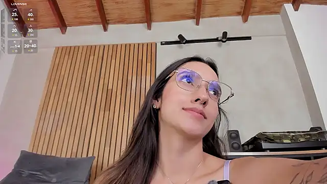 Chat +18 de honeyhot69__ ao vivo