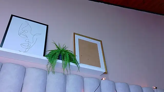 Chat +18 de Miia_Anderson ao vivo