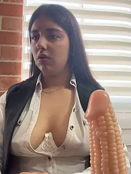 A-uroora élő XXX-chatje