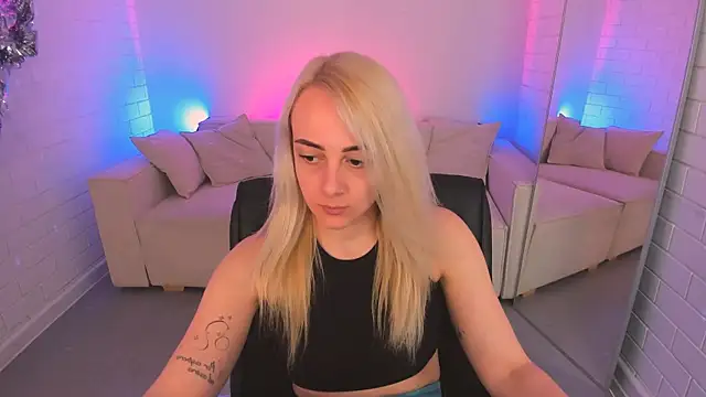 Chat +18 de CarolMoor ao vivo