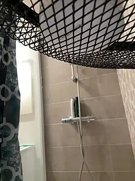 dior_sauvagee: διαδικτυακό σόου στην κάμερα