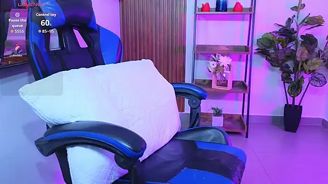 Kenya--Buhle 现场XXX聊天