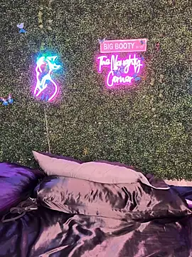 Chat XXX en directo de RenaThickAss