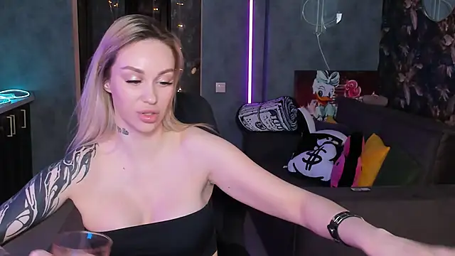 Blckmirrorr: онлайн-секс-чат