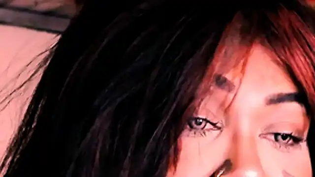 indian_dreamgirl élő XXX-chatje