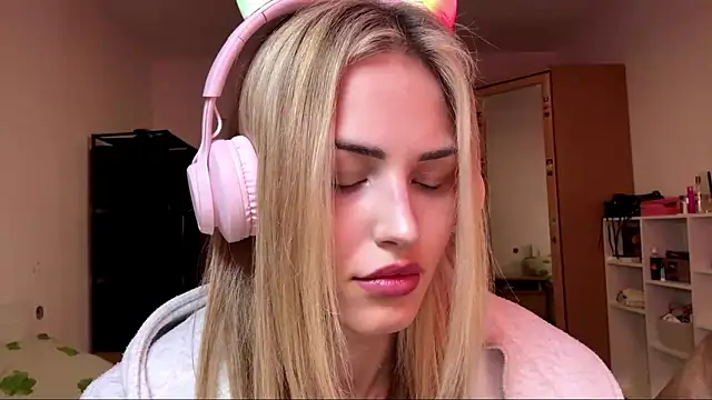 Evva_mayy élő XXX-chatje