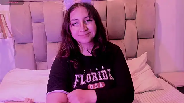 Maddie-LesYoux: онлайн-секс-чат