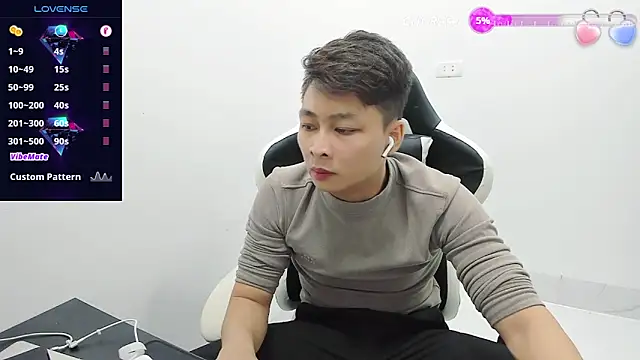 Naughty___asian 网络视讯表演
